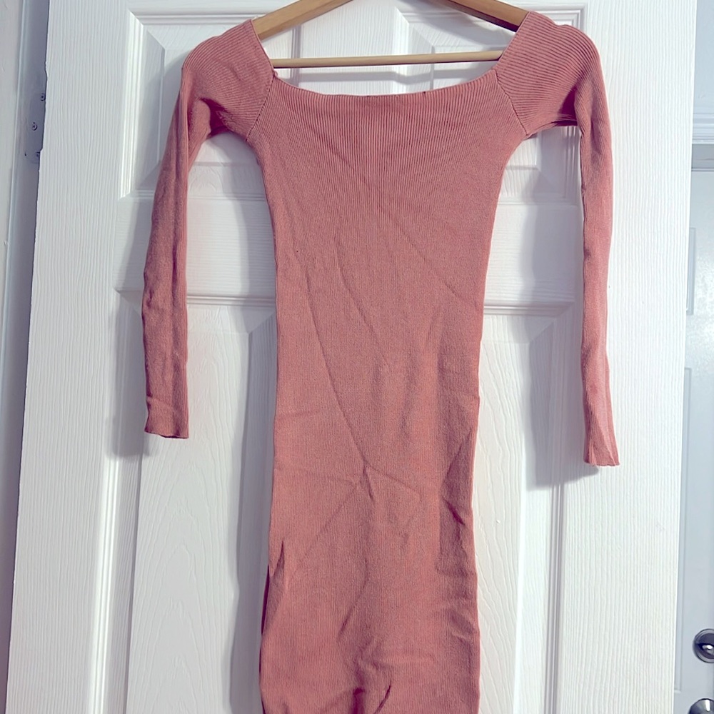 Tight light pink long sleeve short dress